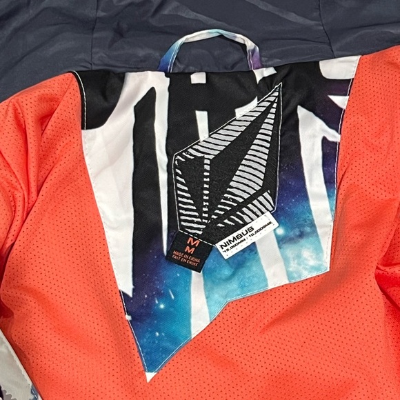 Volcom Snowboard Jacket - Picture 5 of 11